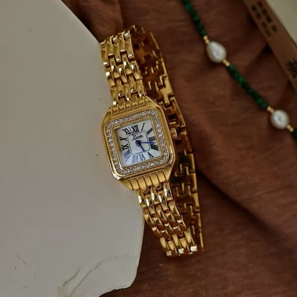 Panthere Classic Gold Crystal Stainless Steel Gold Watch - Picture 12 of 13